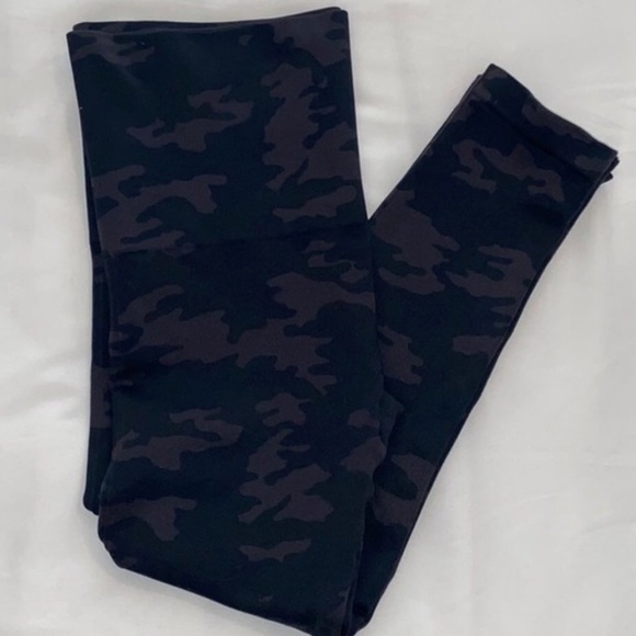 SPANX Look at Me Now Seamless BLACK Camo Legging Size S - Picture 7 of 11